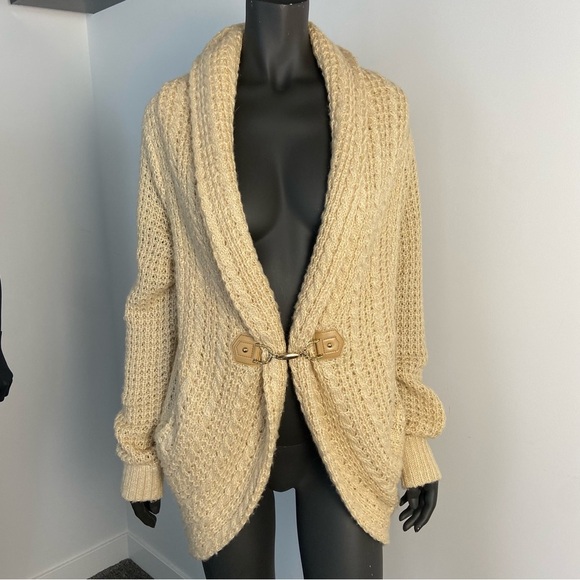 ⚪️ Suzy Shier Cream Cardigan Sweater - Picture 1 of 10